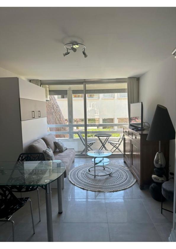 Superbe Studio Climatise Sur Le Port De Hyères Exteriör bild