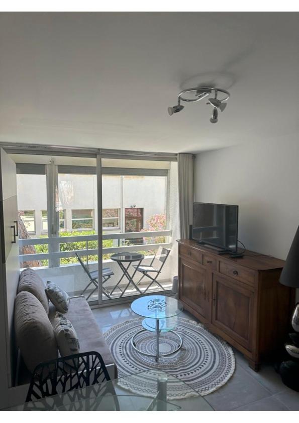 Superbe Studio Climatise Sur Le Port De Hyères Exteriör bild